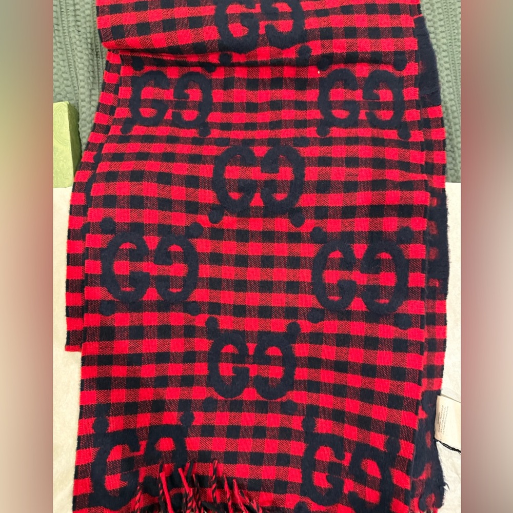 Gucci brand new with tags scarf - Unisex!